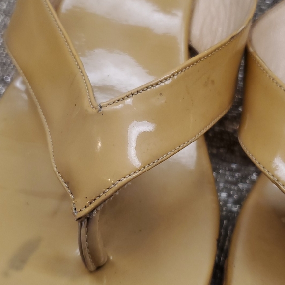 SOLD!! JIMMY CHOO Patent Thong Sandals - Size 40 - Picture 6 of 13